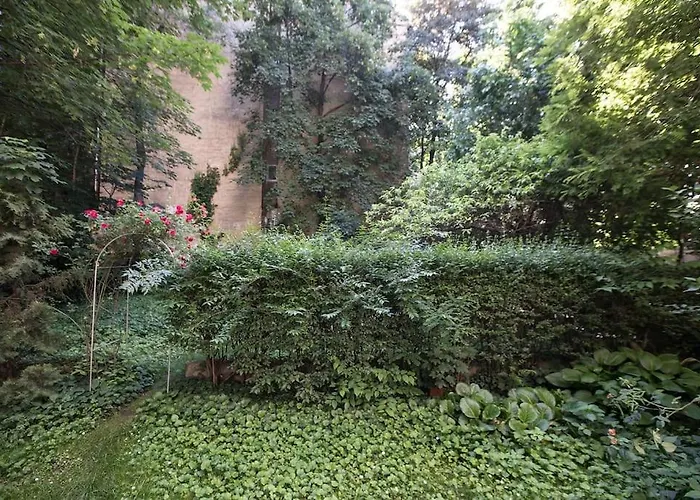 French Style Charming With Garden Budapest